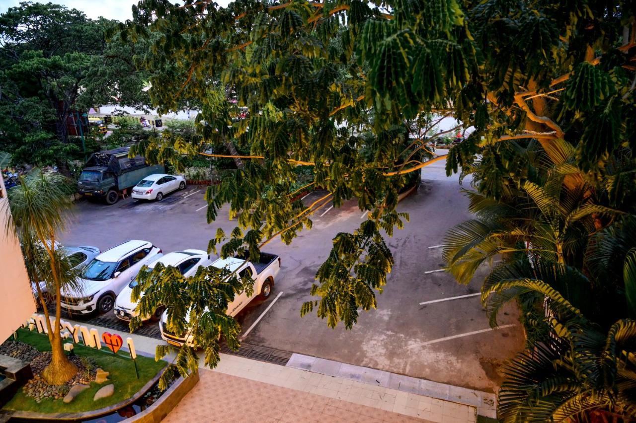 Maya'S Kings Kourt Mysore Exterior foto