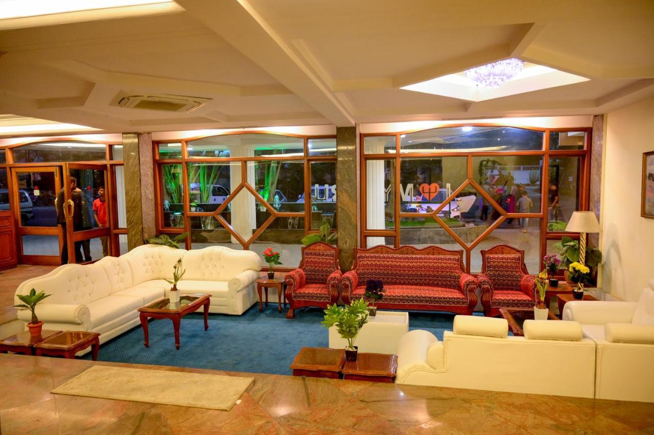 Maya'S Kings Kourt Mysore Exterior foto